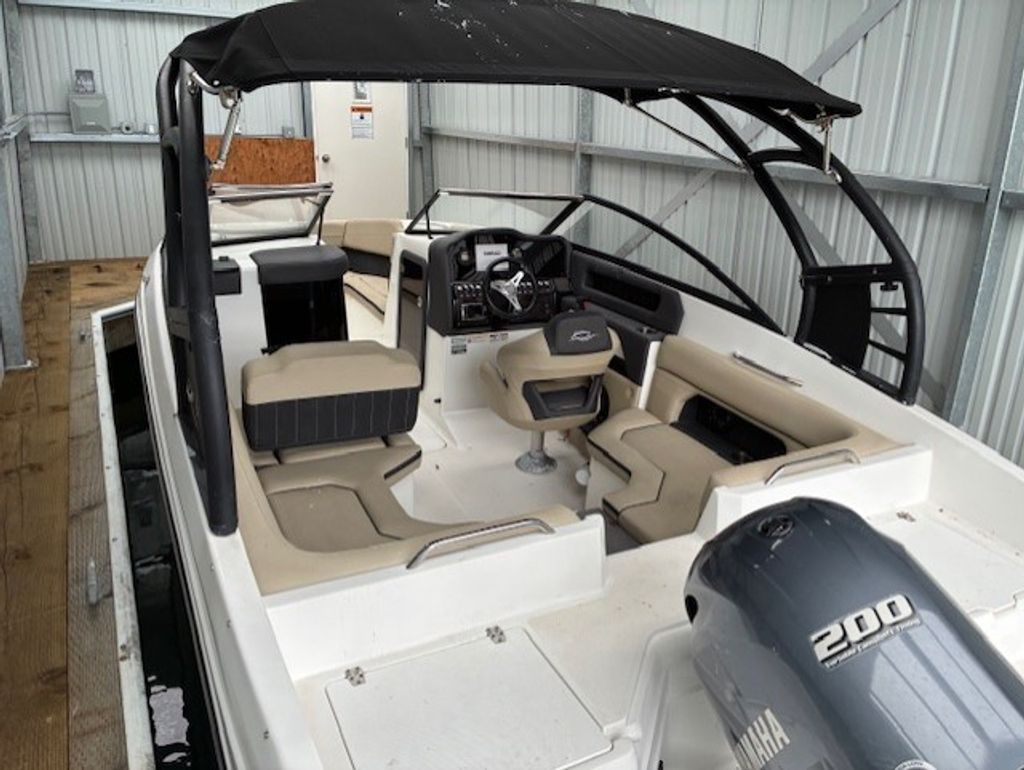 2019 Rinker Q3 23 - National Vehicle