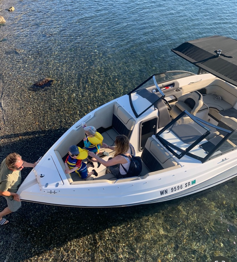 2019 Rinker Q3 23 - National Vehicle