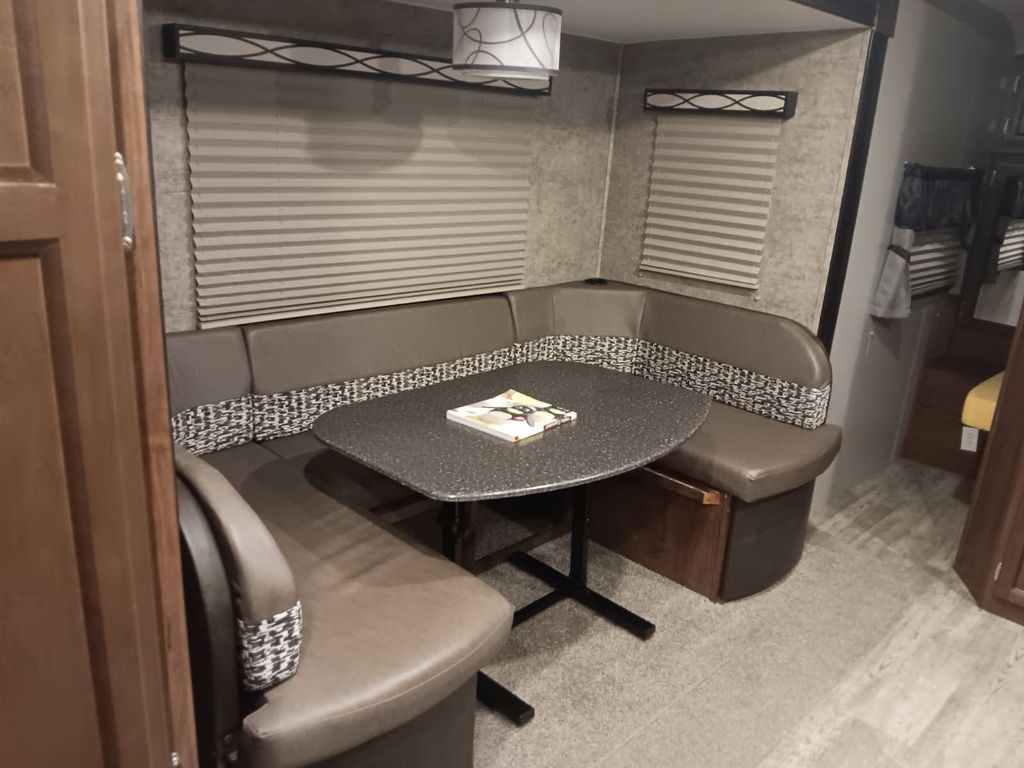 2017 Coachmen Freedom Express 257BHS - National Vehicle