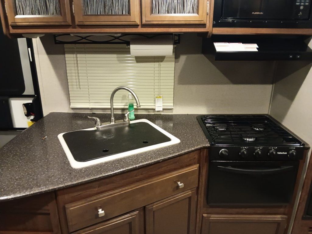 2017 Coachmen Freedom Express 257BHS - National Vehicle