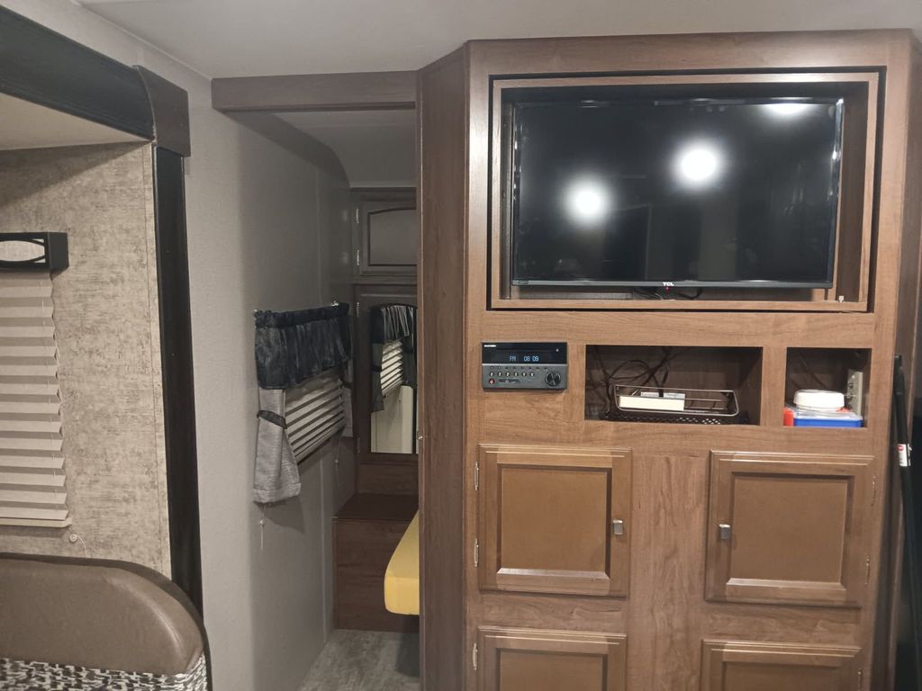 2017 Coachmen Freedom Express 257BHS - National Vehicle