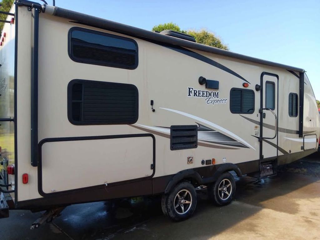 2017 Coachmen Freedom Express 257BHS - National Vehicle