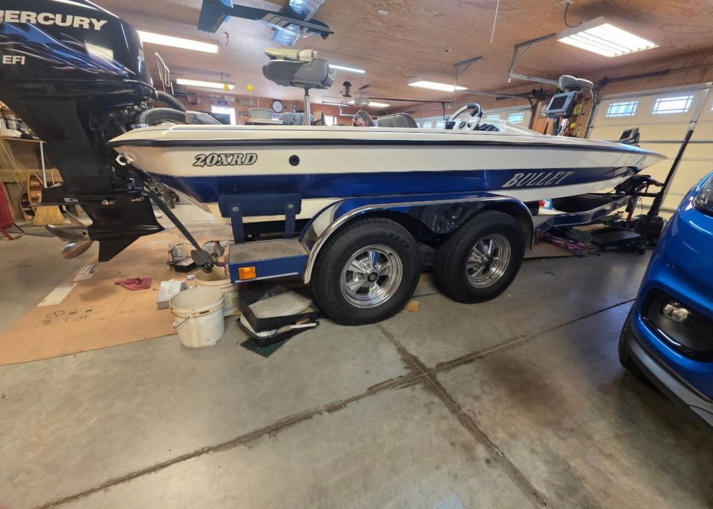 2002 Bullet 20XRD - National Vehicle