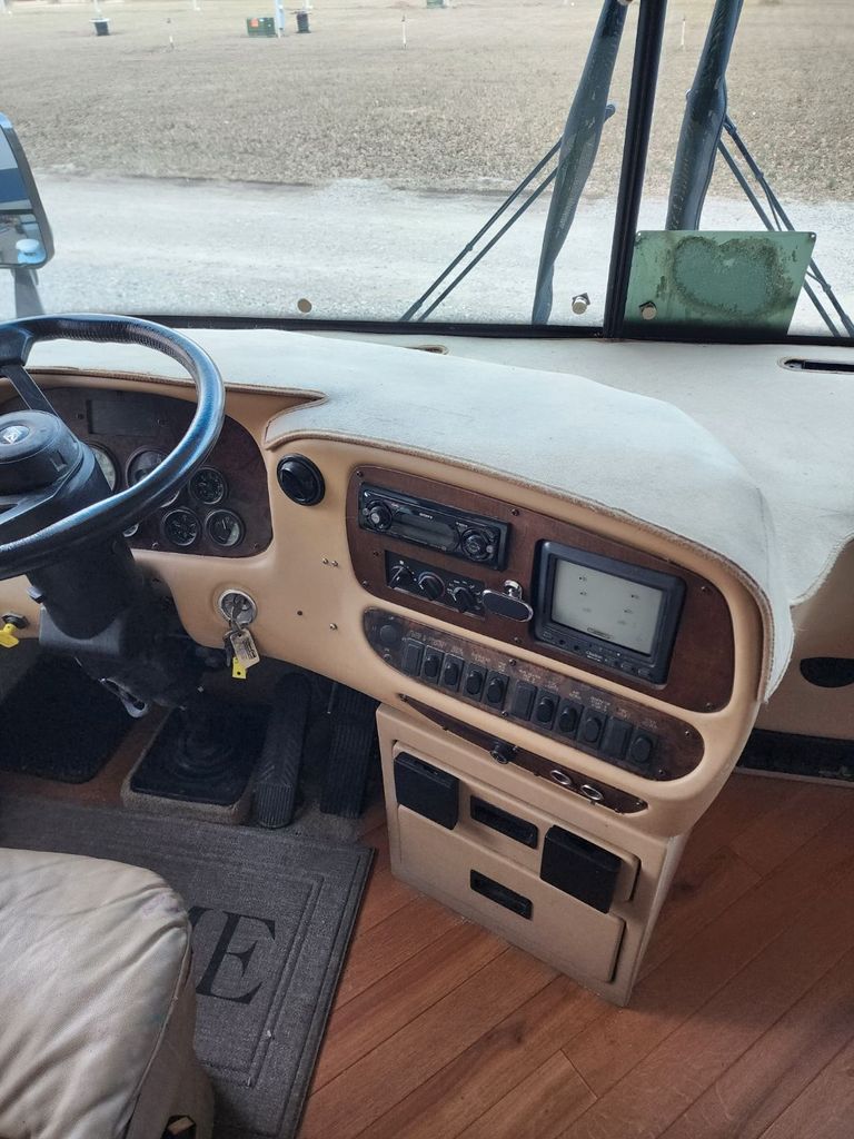 2001 Newmar Dutch Star 3891 - National Vehicle