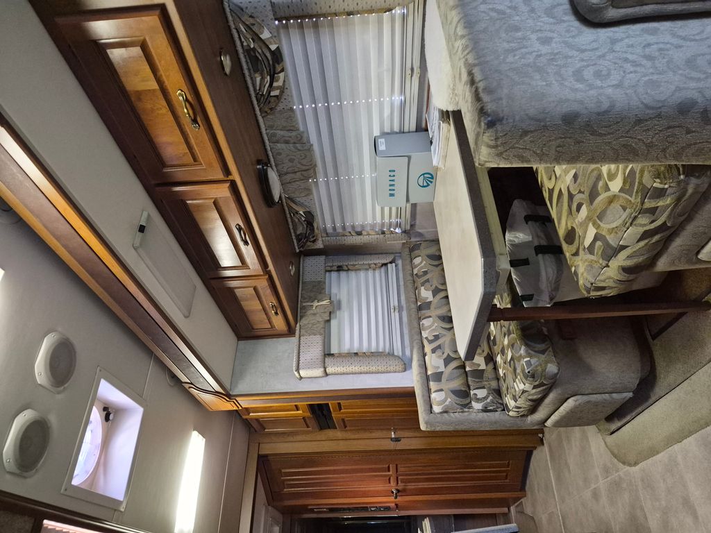 2005 Monaco Knight 38PDQ - National Vehicle