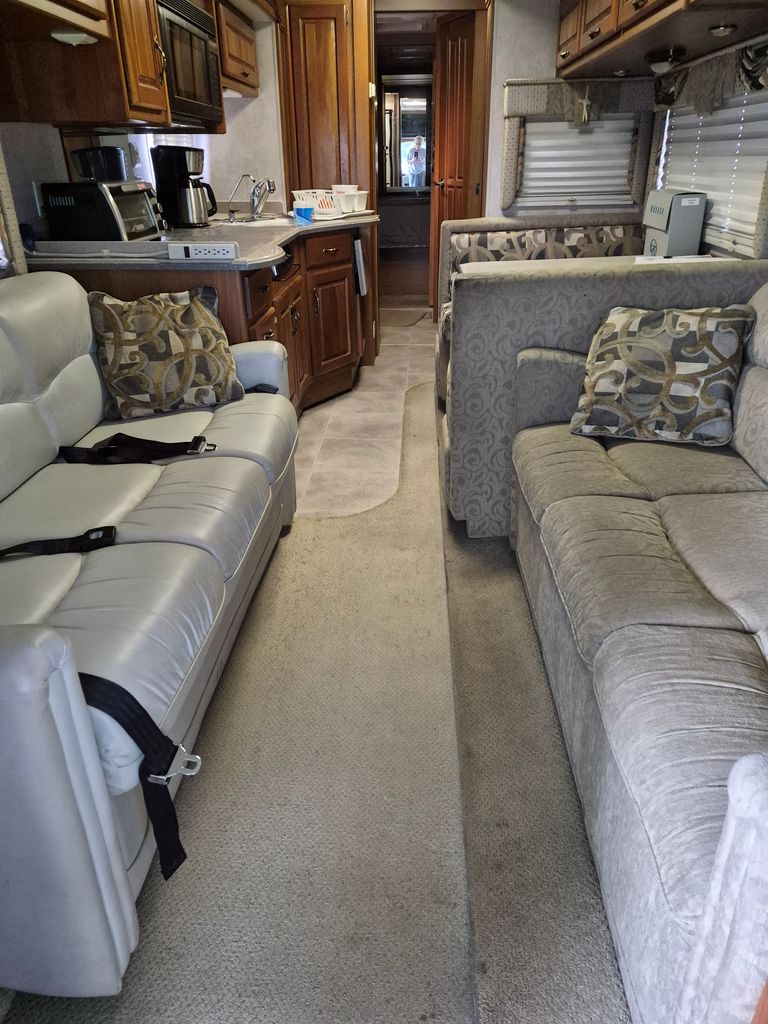 2005 Monaco Knight 38PDQ - National Vehicle