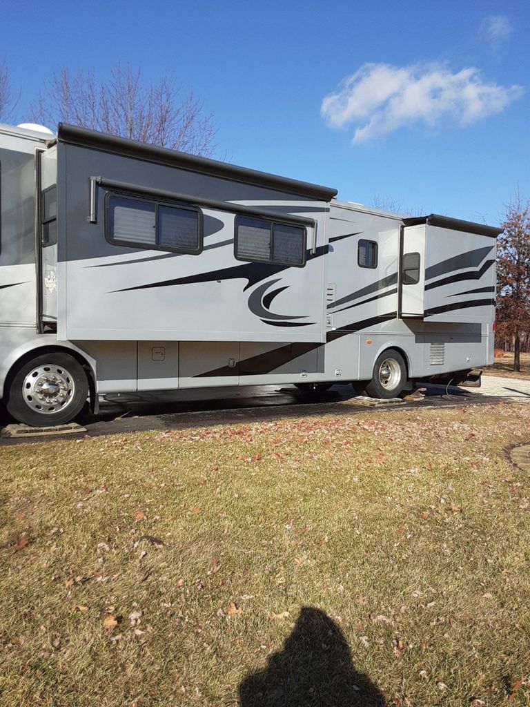 2005 Monaco Knight 38PDQ - National Vehicle
