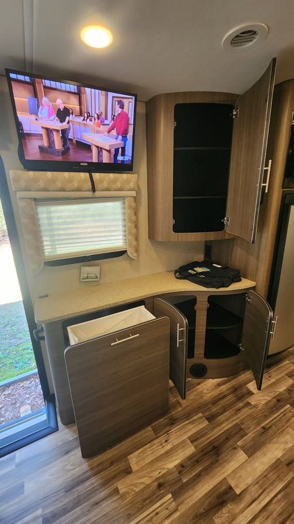 2016 Renegade Villagio 25HAB - National Vehicle