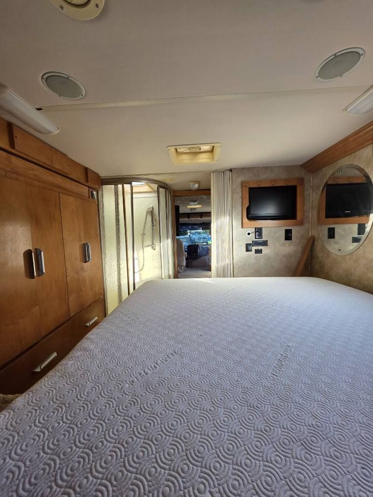 2009 Gulf Stream Montaj 29H - National Vehicle
