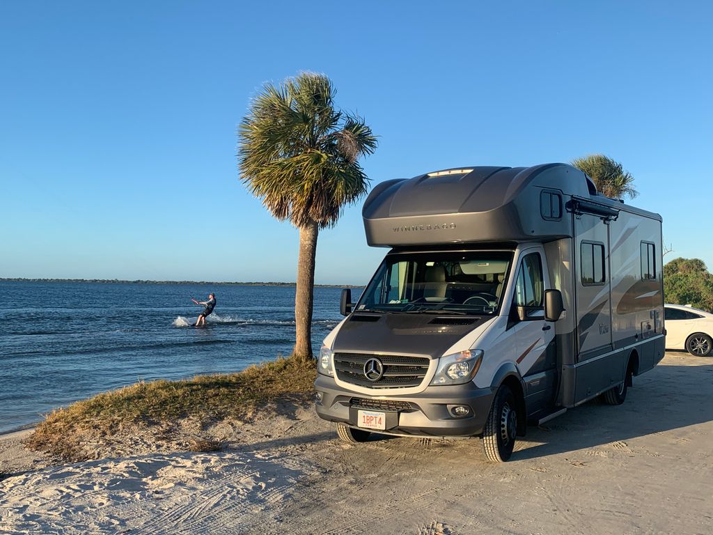 ワールド 2017 Winnebago View 24V - National Vehicle