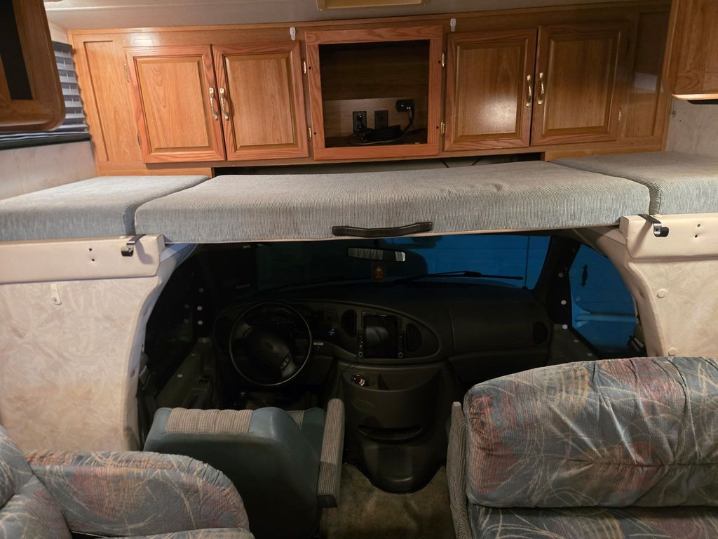 ゴースト 1998 Coachmen Leprechaun 313QB - National Vehicle
