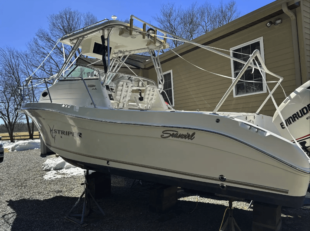 2006 Seaswirl 2301 WA Striper - National Vehicle