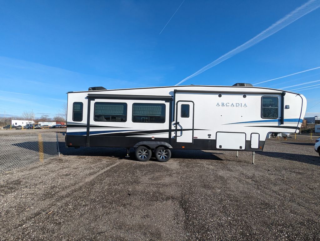 の 2022 Keystone Arcadia 3660RL - National Vehicle