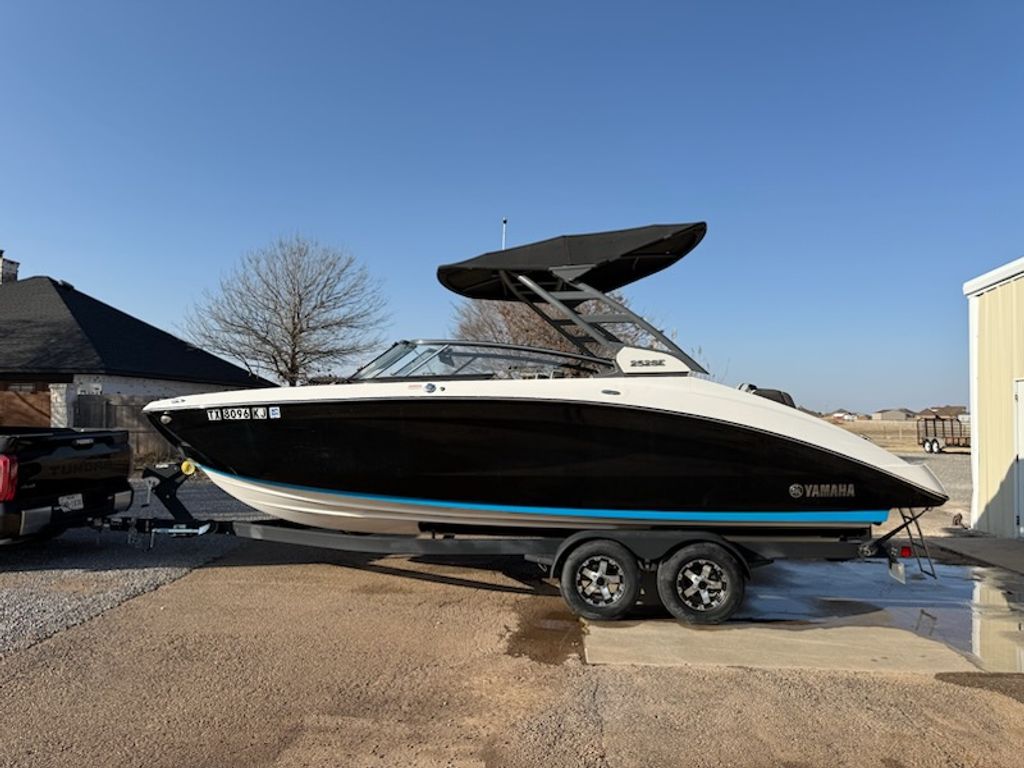 マコ 2021 Yamaha 252SE - National Vehicle