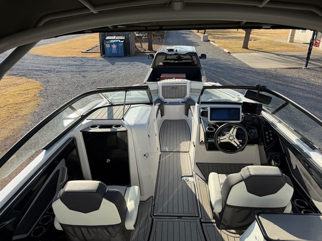 2021 Yamaha Boats 252SE - National Vehicle