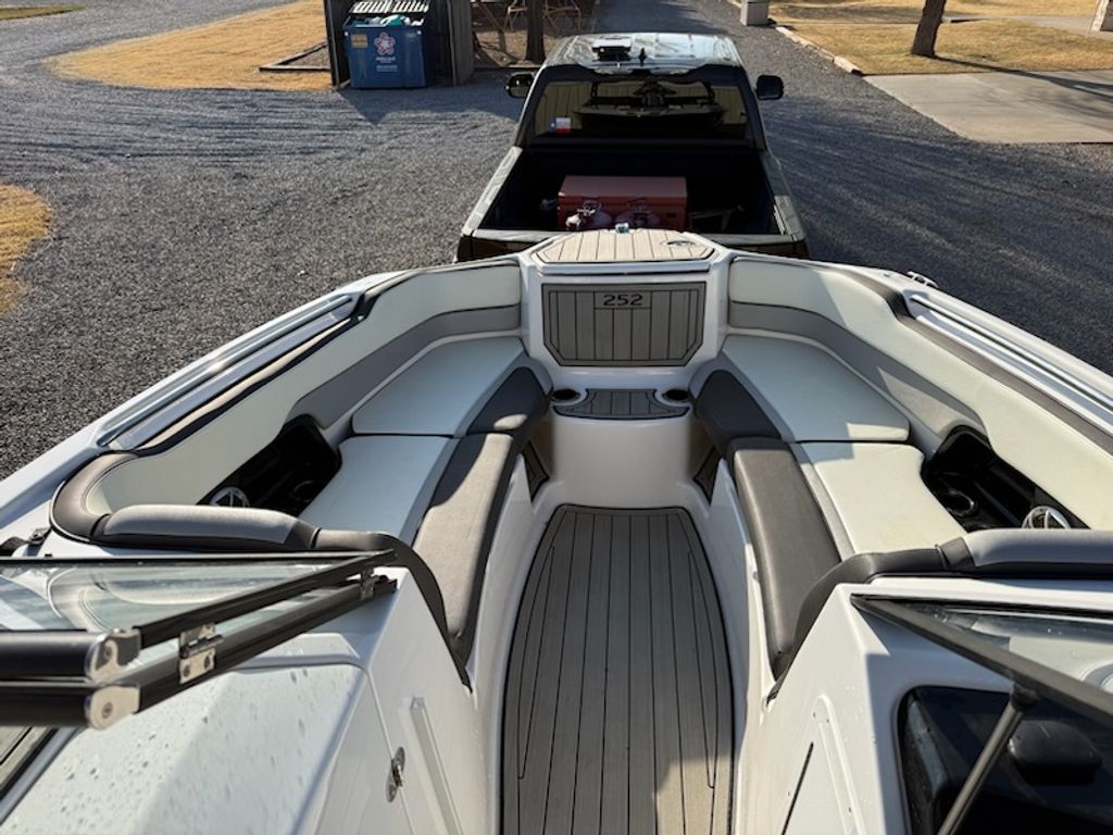 2021 Yamaha Boats 252SE - National Vehicle