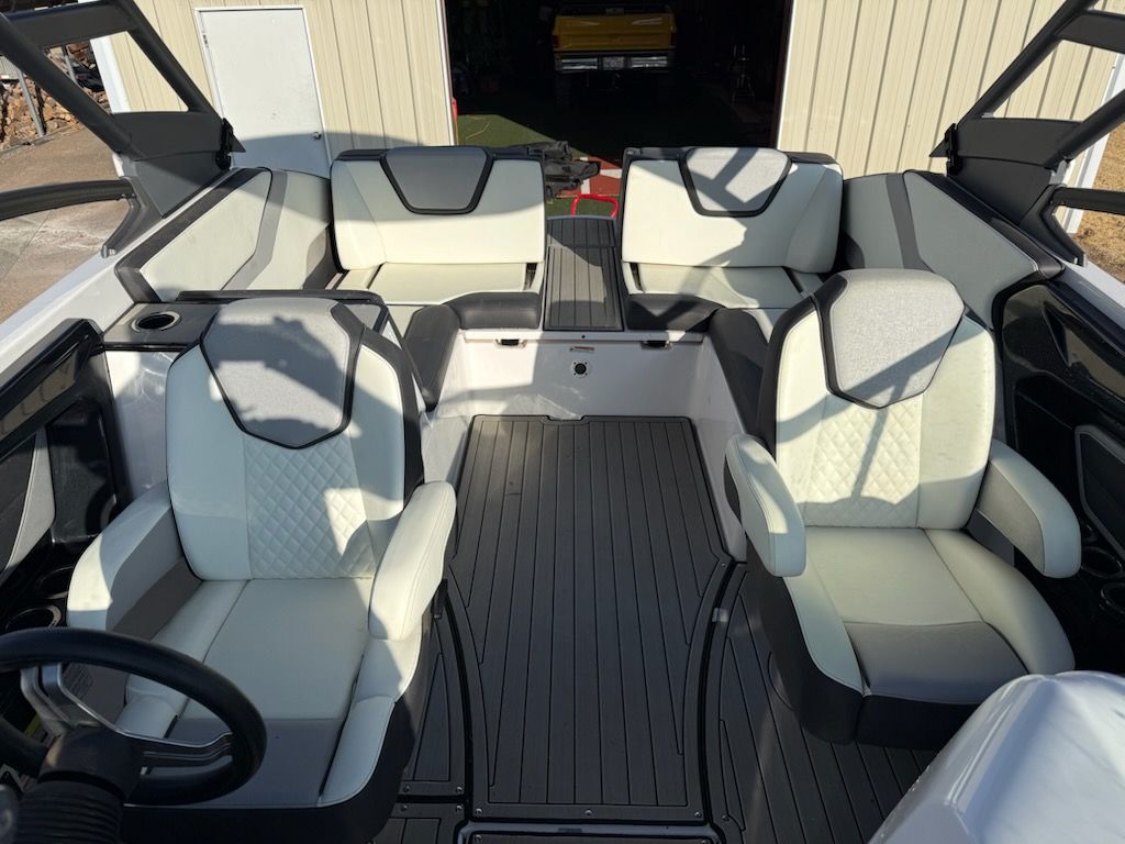 2021 Yamaha Boats 252SE - National Vehicle