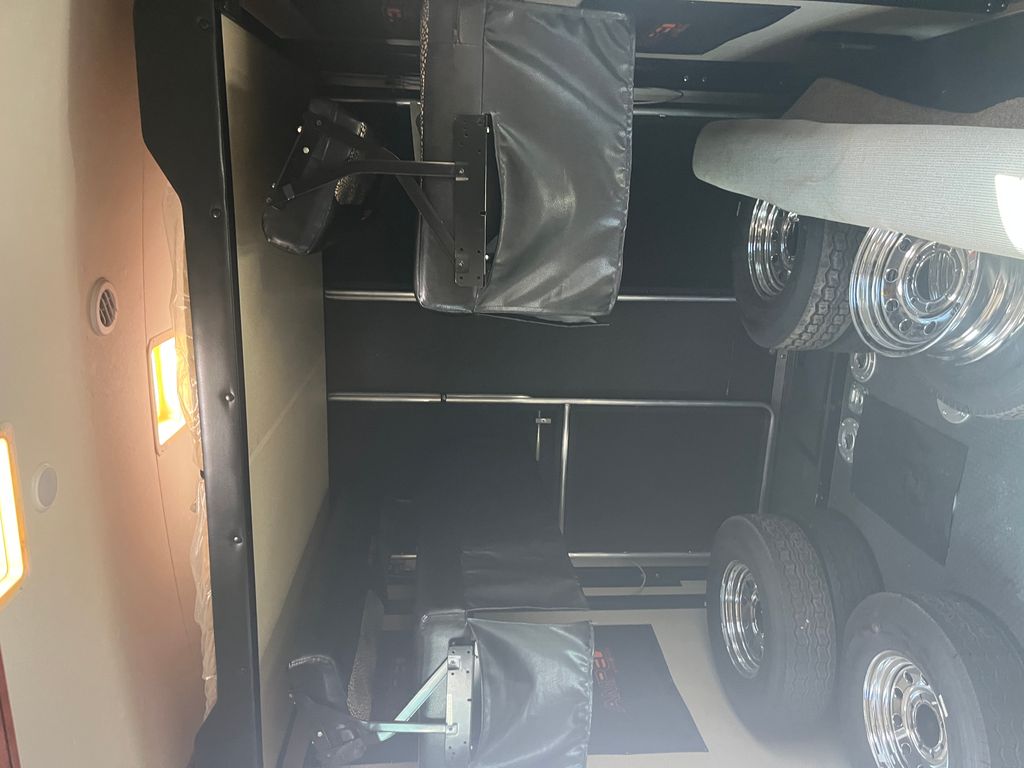 2015 Evergreen Amped 32GS - National Vehicle