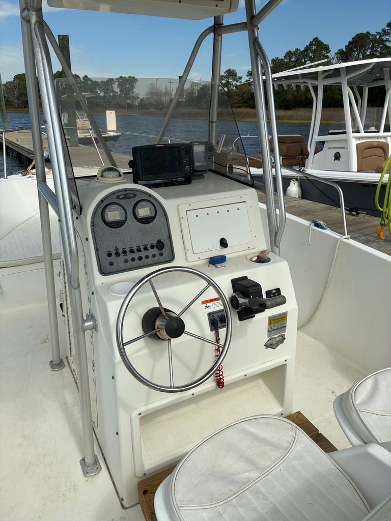 2003 Hydra-Sports 212 CC - National Vehicle