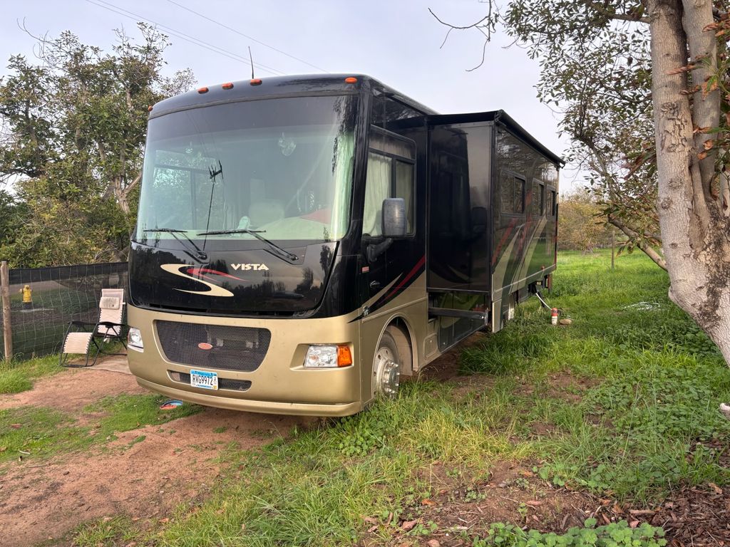 マコ 2012 Winnebago Vista LX 35F - National Vehicle