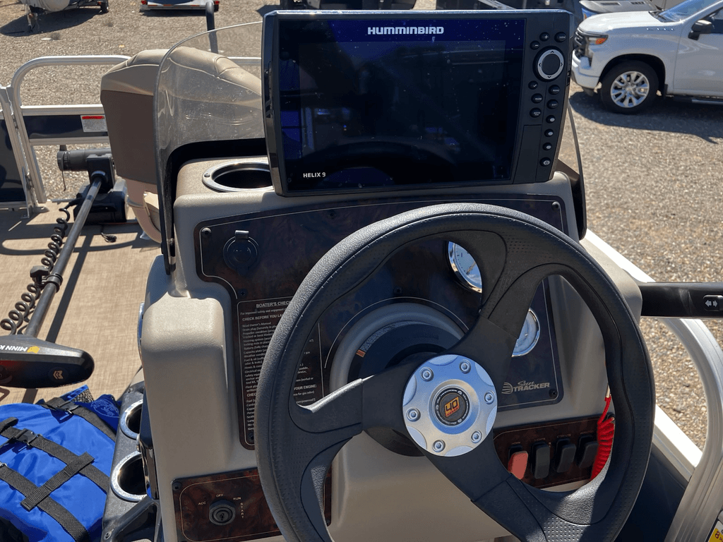 ノース アンド サウス 2023 Sun Tracker Bass Buggy 18 DLX - National Vehicle