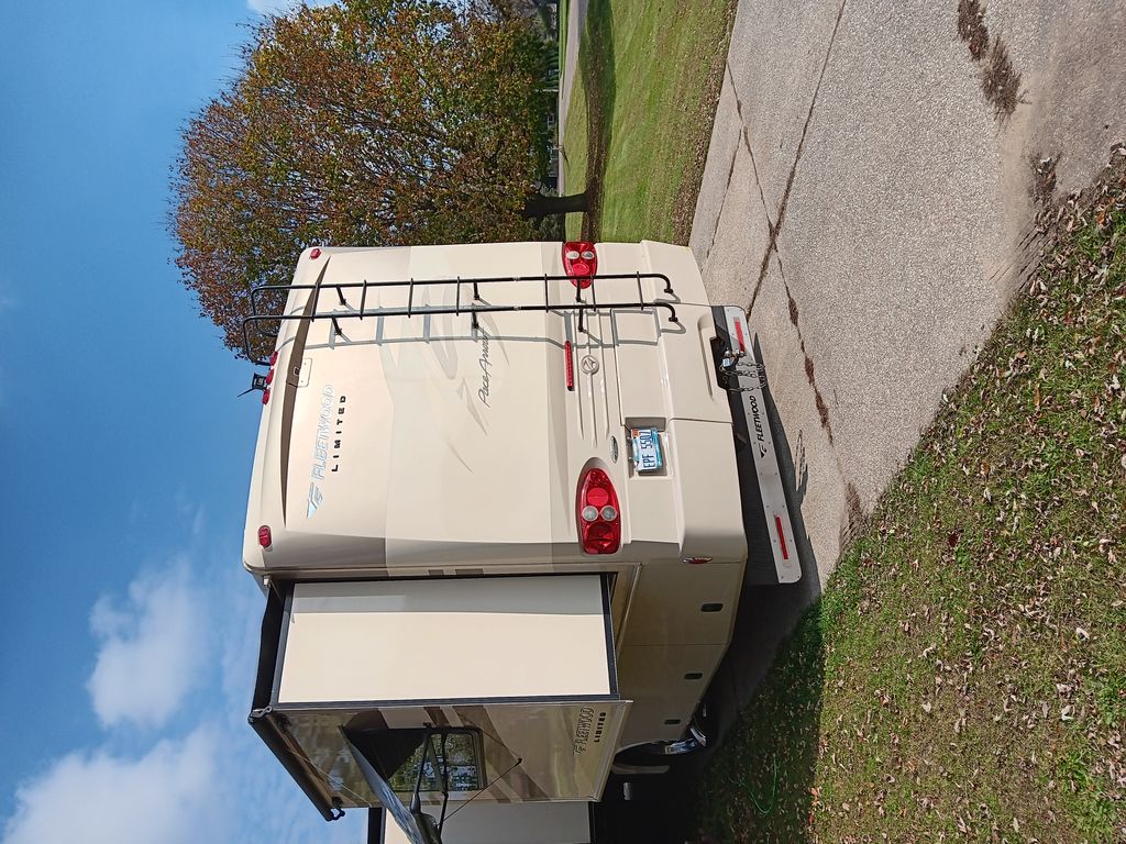 2007 Fleetwood Pace Arrow 38P - National Vehicle