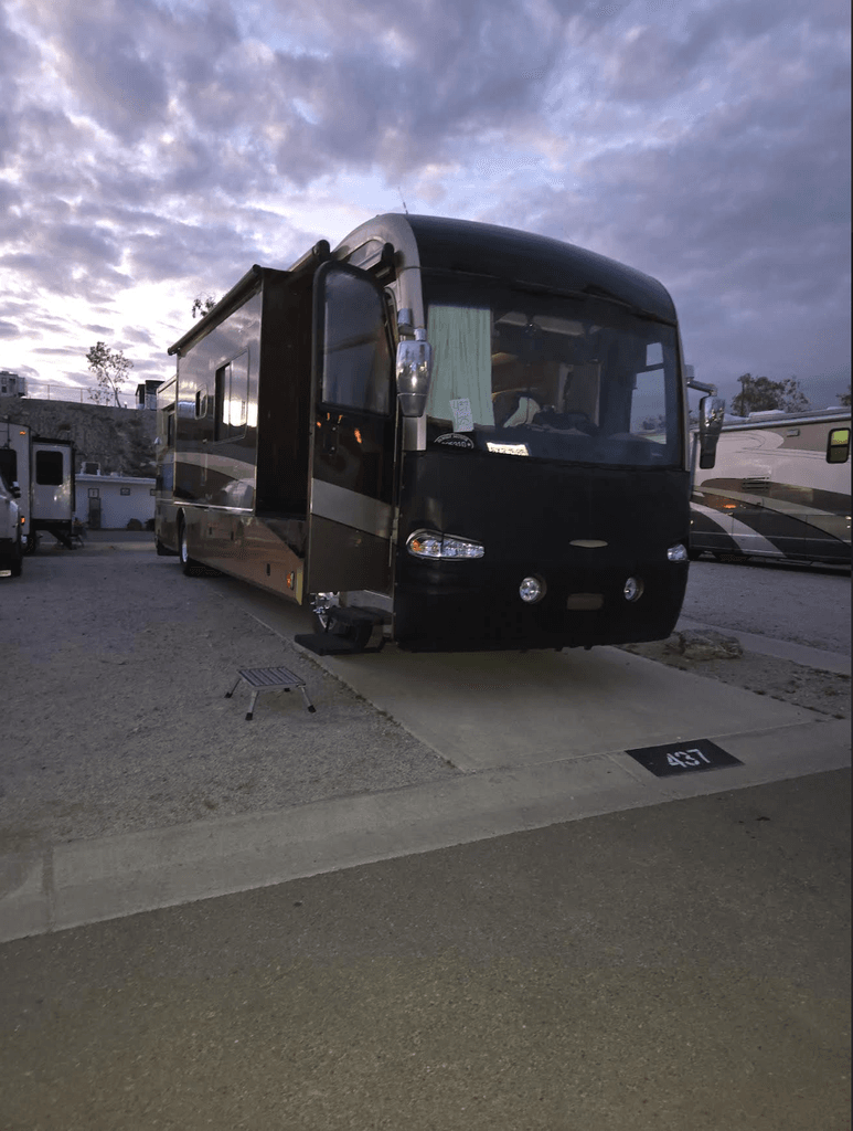 2006 Fleetwood Revolution LE 40J - National Vehicle