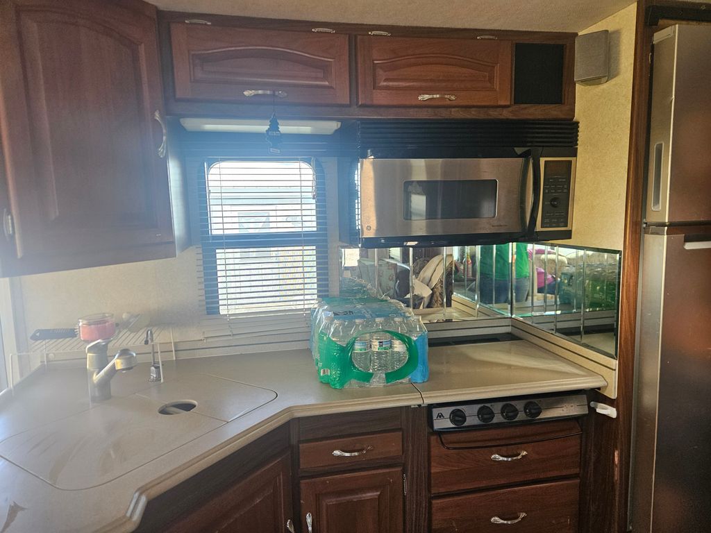 2004 National RV Dolphin 6342LX - National Vehicle