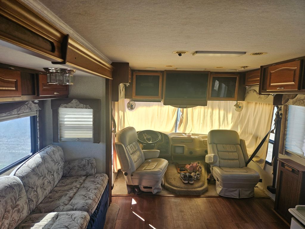 2004 National RV Dolphin 6342LX - National Vehicle