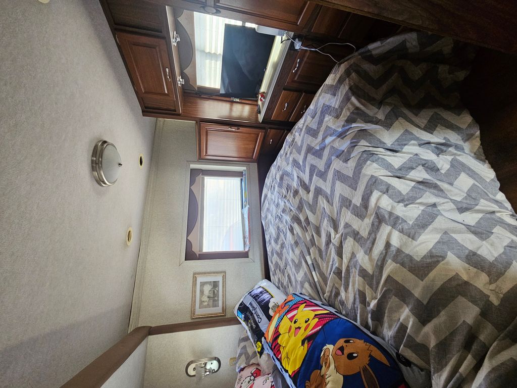 2004 National RV Dolphin 6342LX - National Vehicle