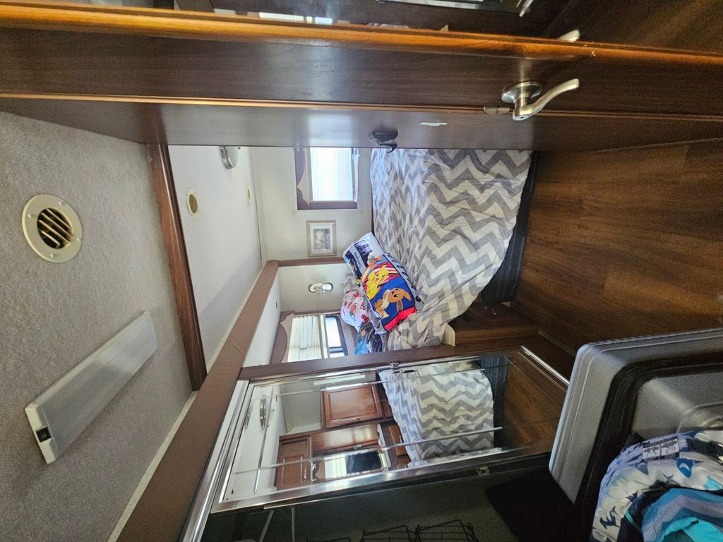 2004 National RV Dolphin 6342LX - National Vehicle