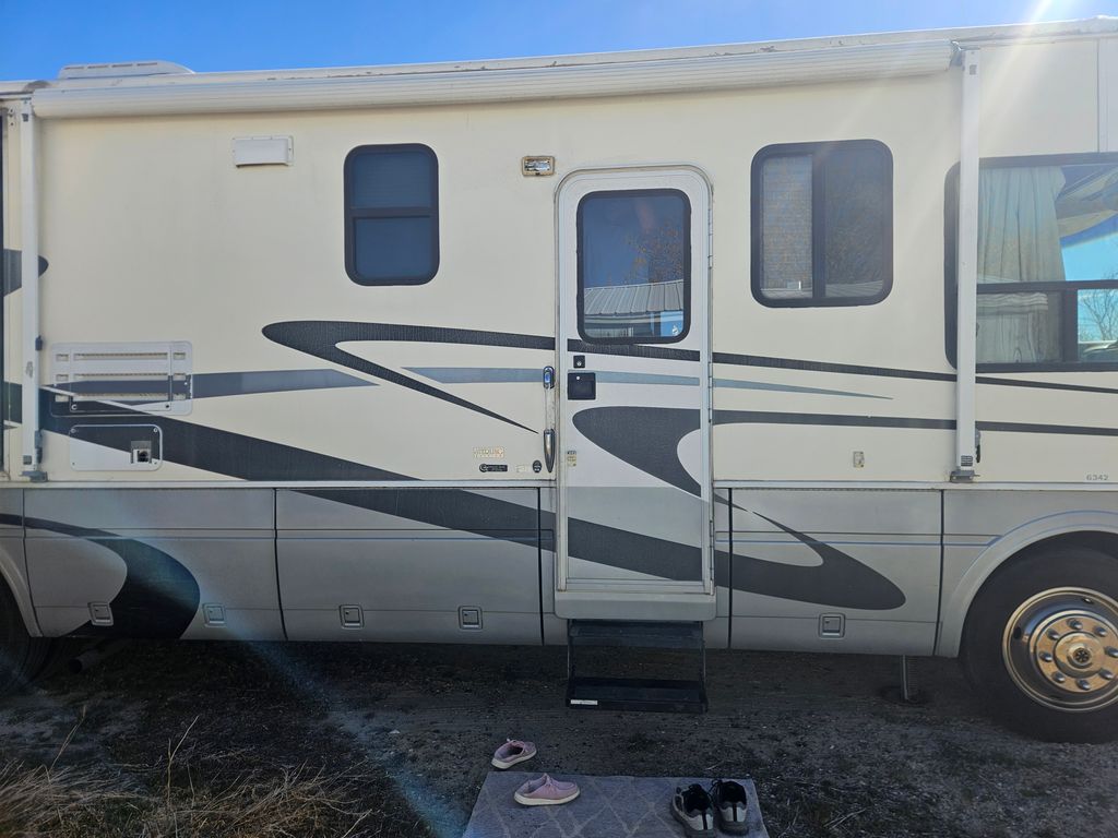 2004 National RV Dolphin 6342LX - National Vehicle