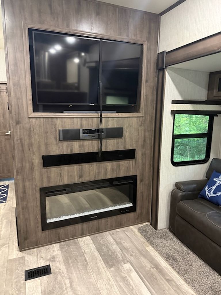 2021 Forest River Sandpiper 38FKOK - National Vehicle