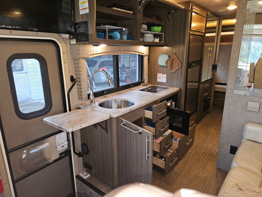 カメラなど 2018 Thor Motor Coach Axis 25.2 - National Vehicle