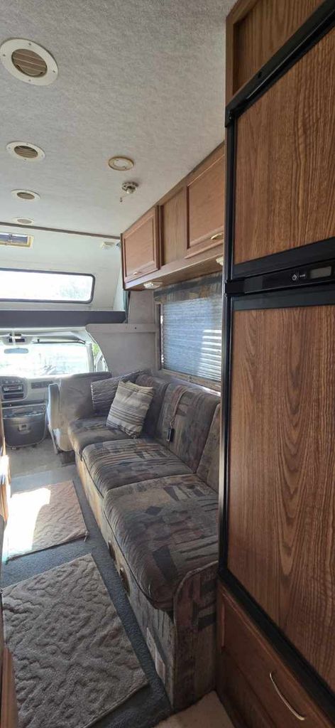 2000 Winnebago Minnie Winnie 22R - National Vehicle