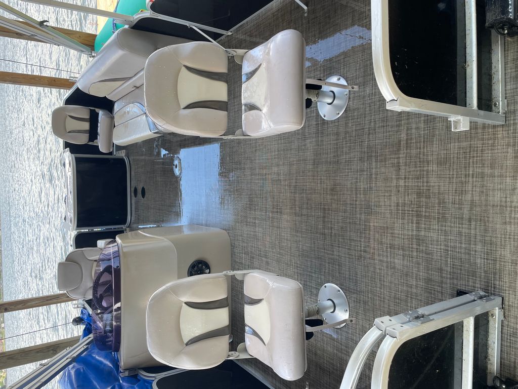 2018 G3 Suncatcher V18F - National Vehicle