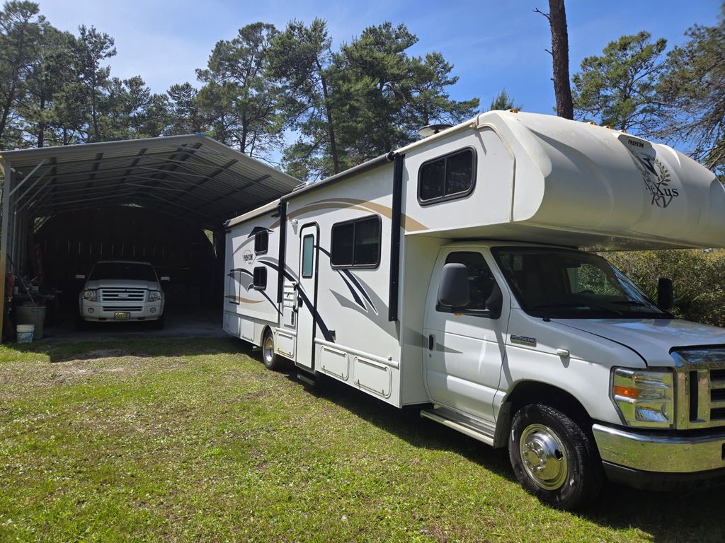 2019 NeXus Phantom 32P - National Vehicle