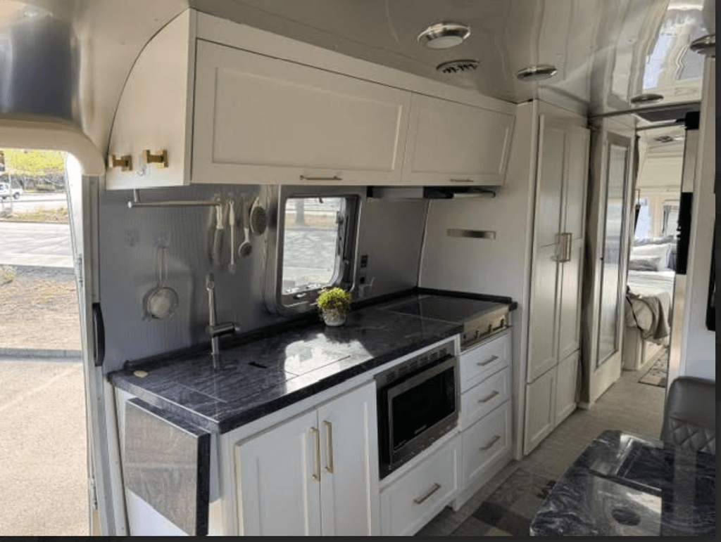 newにに　3個セット 2021 Airstream Classic 30RB Twin - National Vehicle