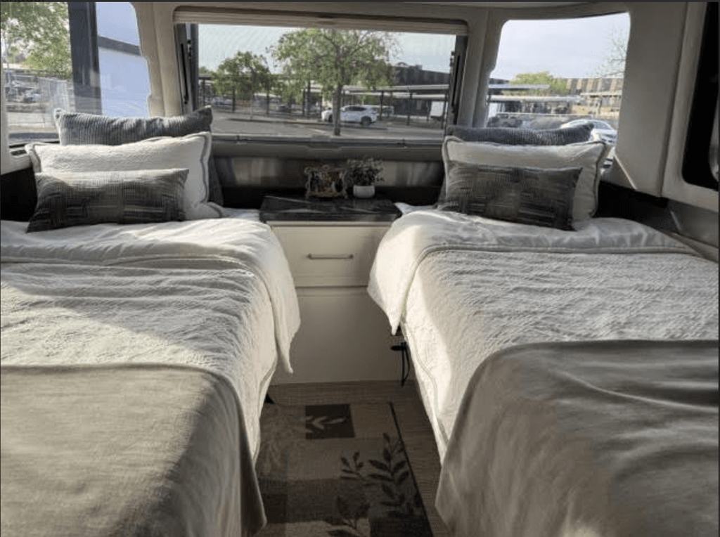 newにに　3個セット 2021 Airstream Classic 30RB Twin - National Vehicle