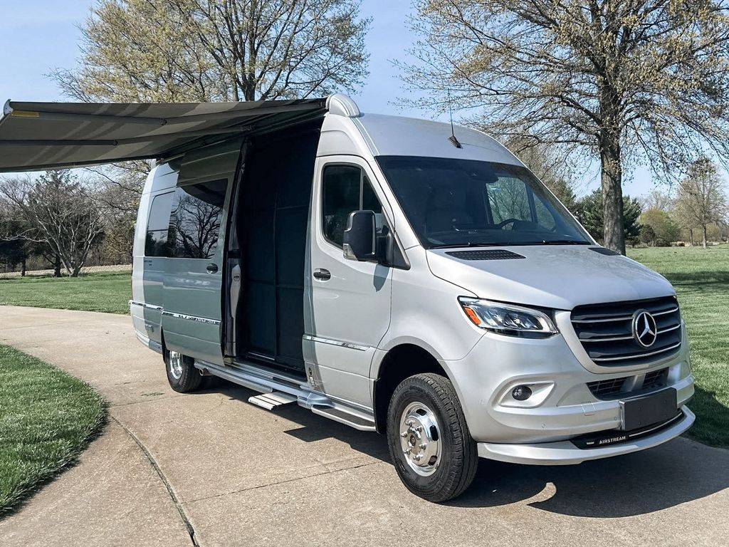 2021 Airstream Interstate Grand Tour EXT 4x4 - National Vehicle