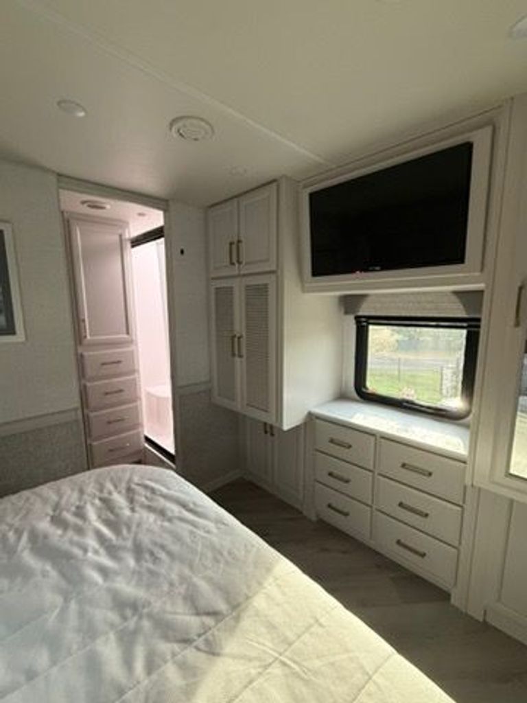 2026 Fleetwood Bounder 35K - National Vehicle