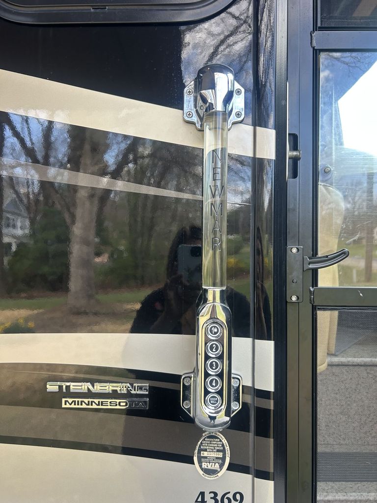 2015 Newmar Dutch Star 4369 - National Vehicle