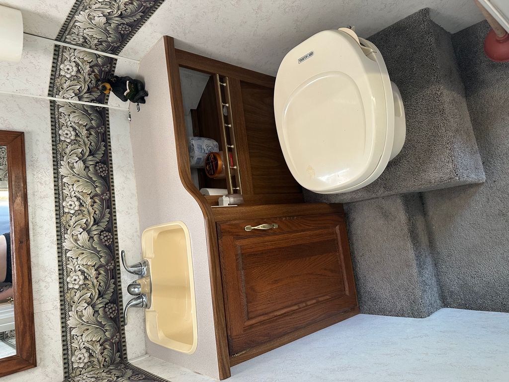 2000 Thor Motor Coach Chateau Sport 28D - National Vehicle