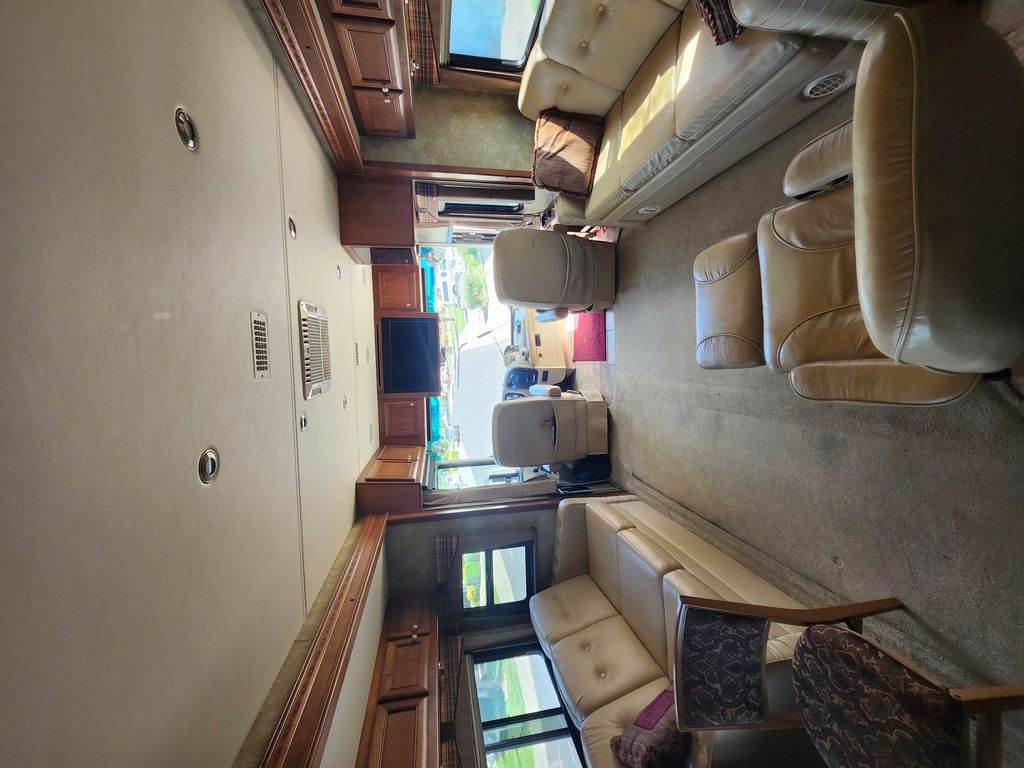 2006 Country Coach Inspire 360 Davinci - National Vehicle