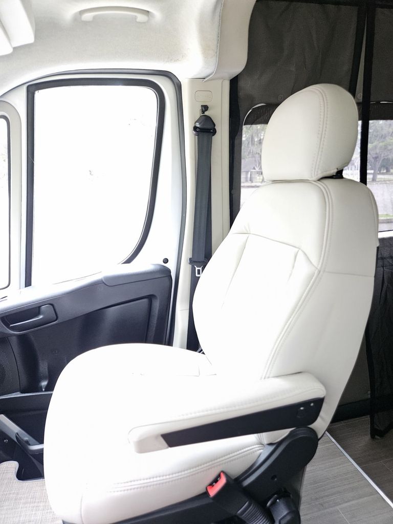 2022 Thor Motor Coach Rize 18M - National Vehicle