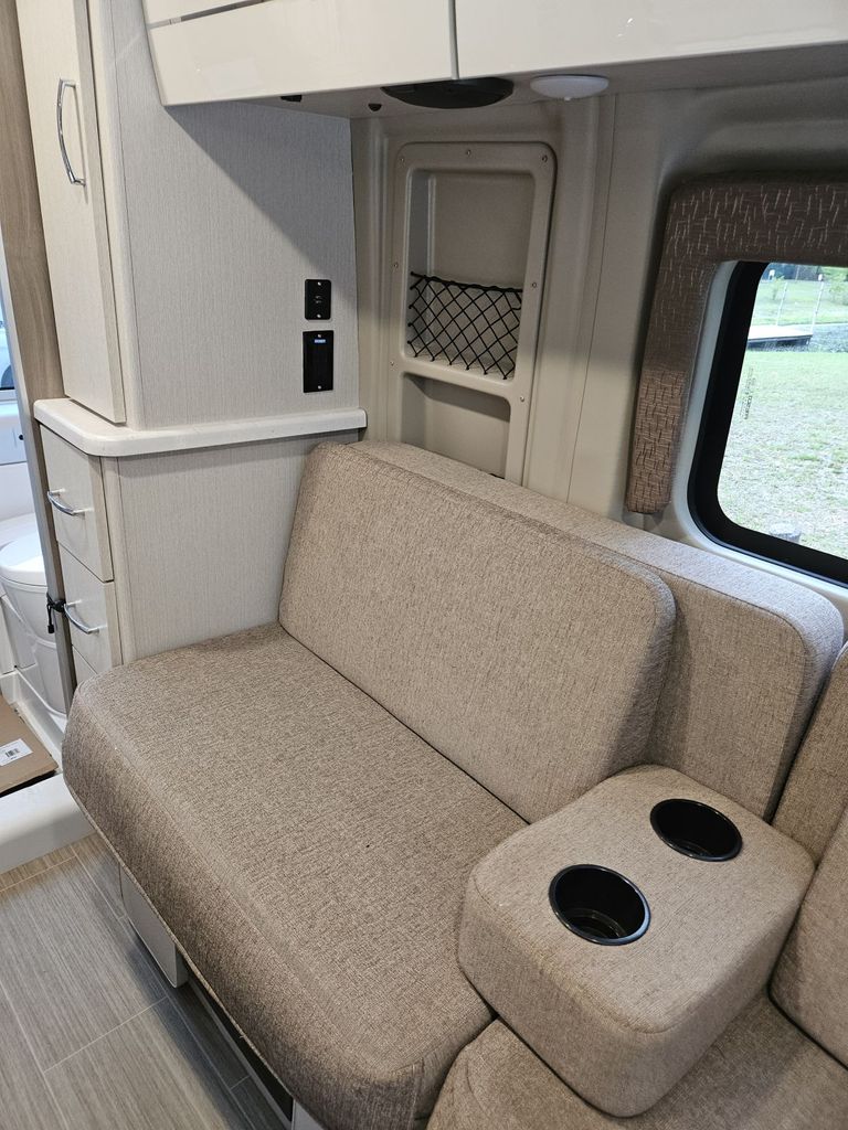 2022 Thor Motor Coach Rize 18M - National Vehicle