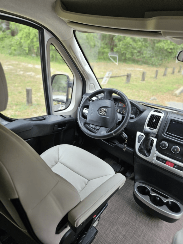 2022 Thor Motor Coach Rize 18M - National Vehicle