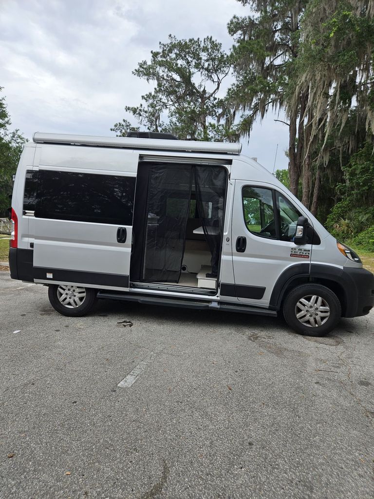 2022 Thor Motor Coach Rize 18M - National Vehicle