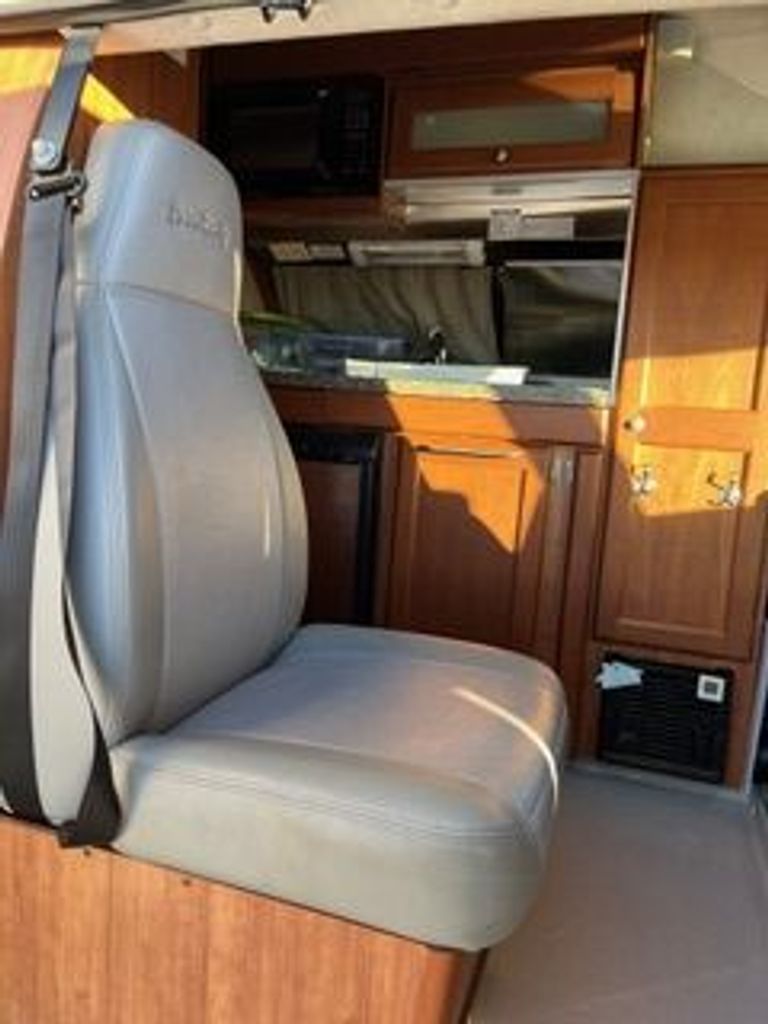 ソファー 2010 Roadtrek Popular 190 - National Vehicle