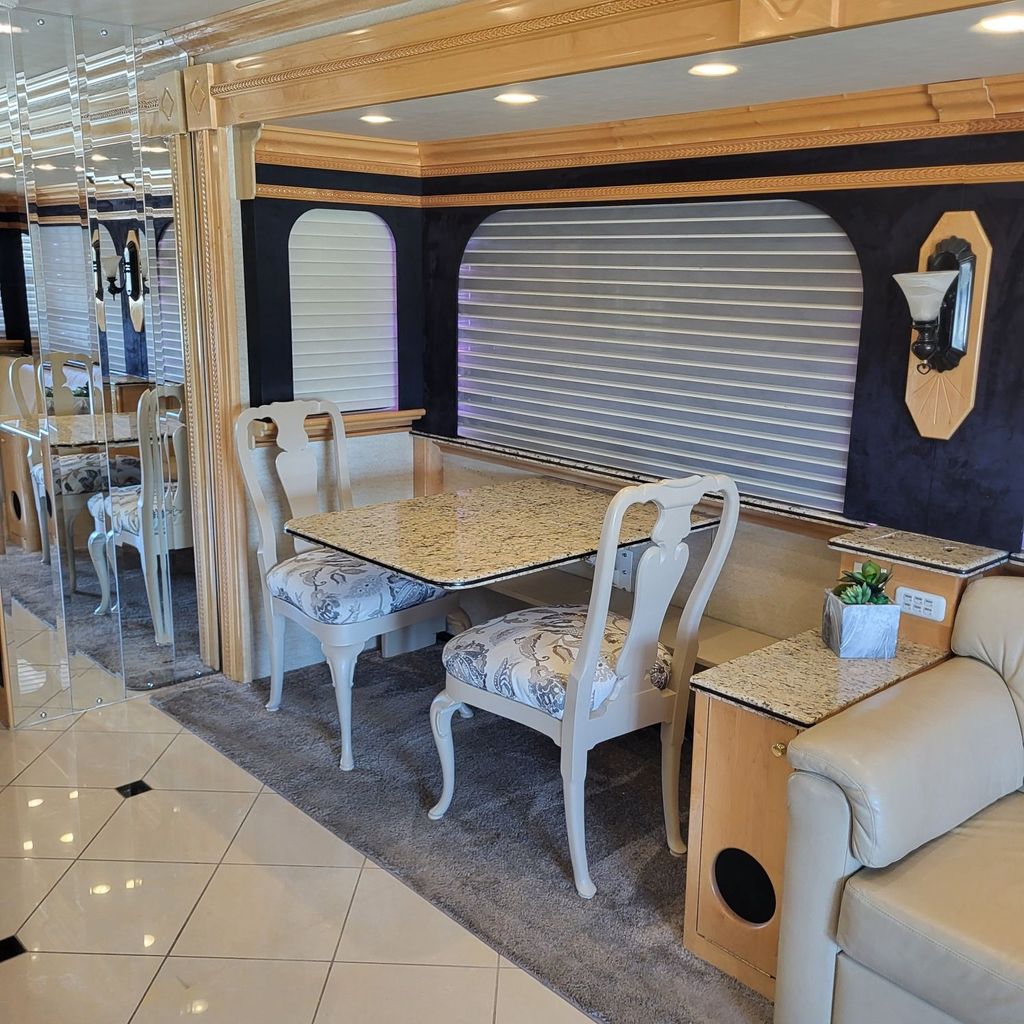 Luna 専用 2007 American Coach American Heritage 45E - National Vehicle